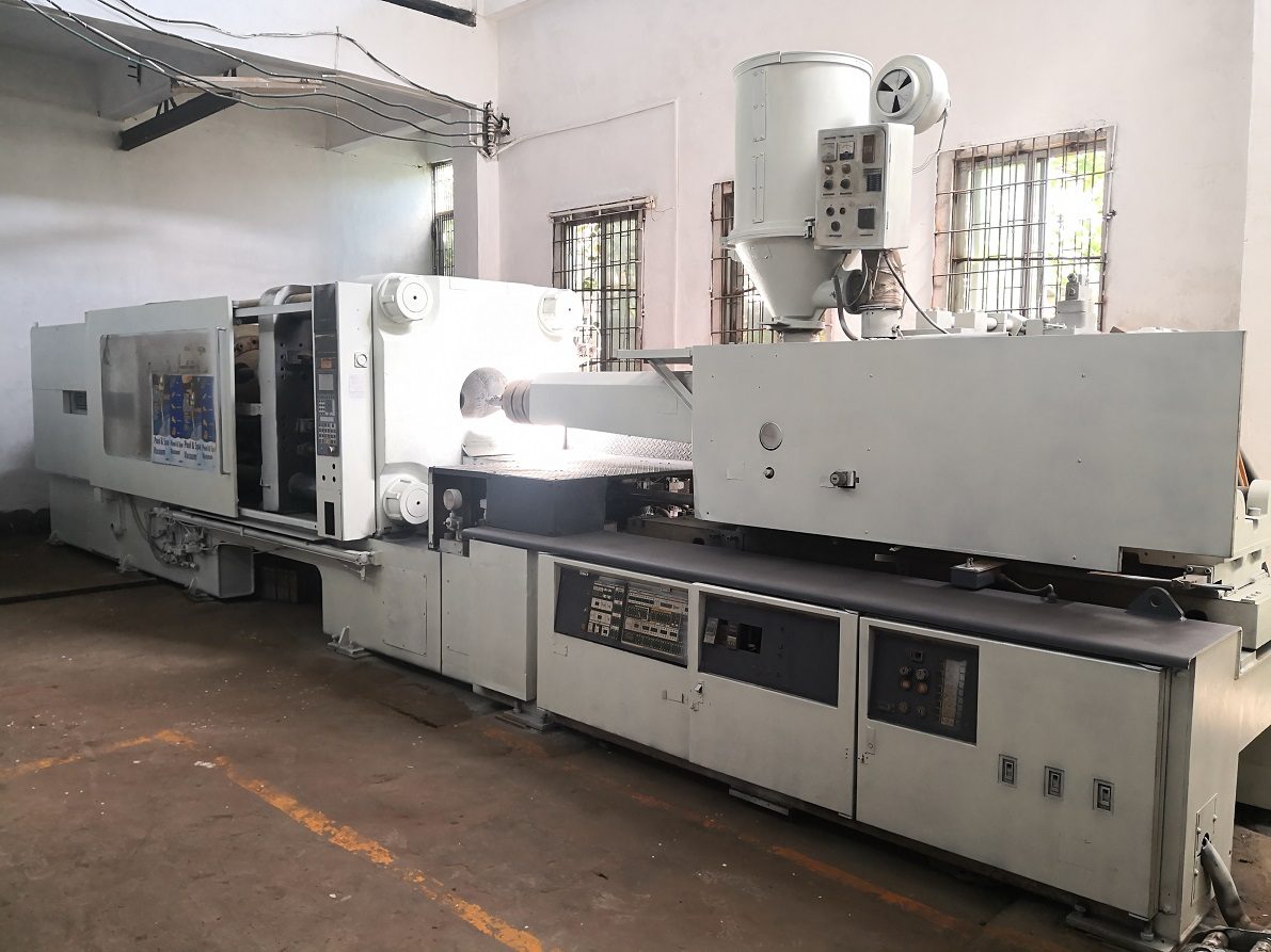 650 ton plastic injection machine